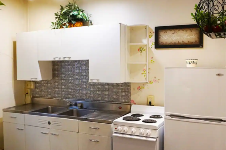 Pearls Place Kitchenette 768x512