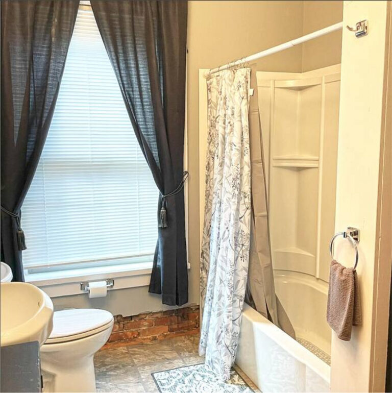 kingcharlies4 768x770